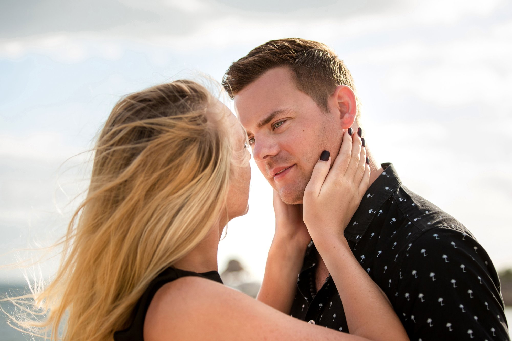 Couple in Cancún during a destination photo session by IVAE Studios
