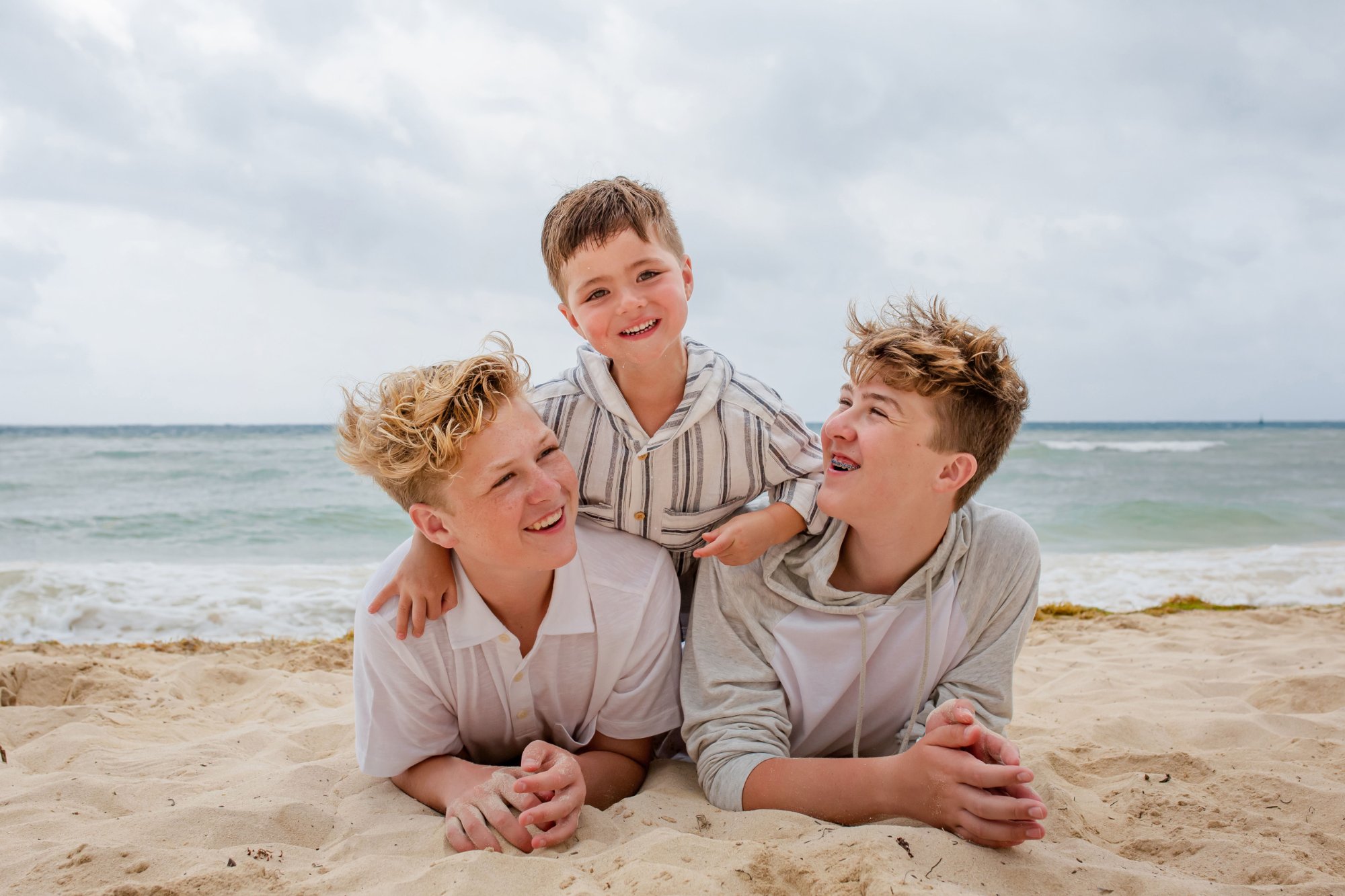Family session Cancún beach kids — IVAE Studios