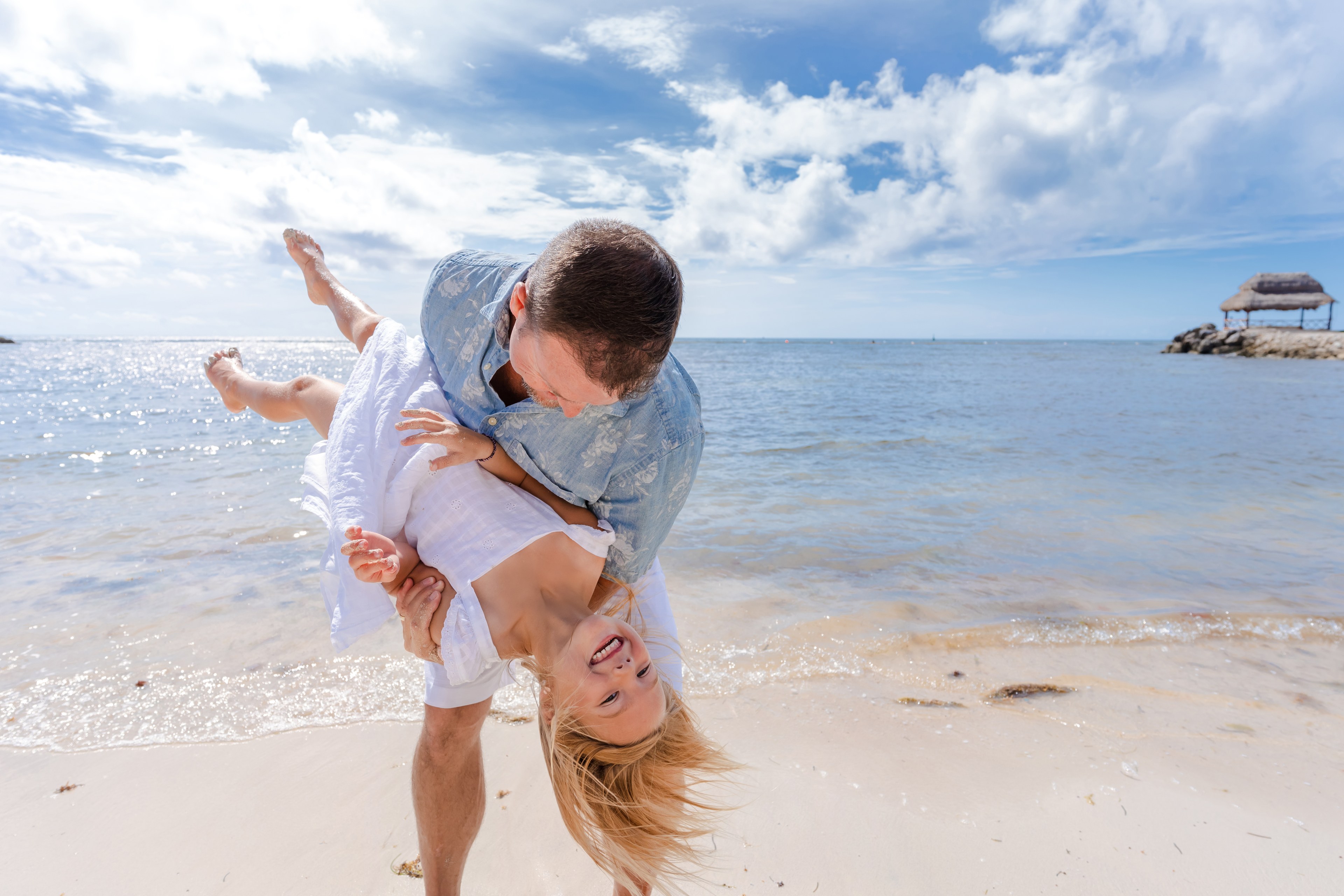 Family on Cancún beach