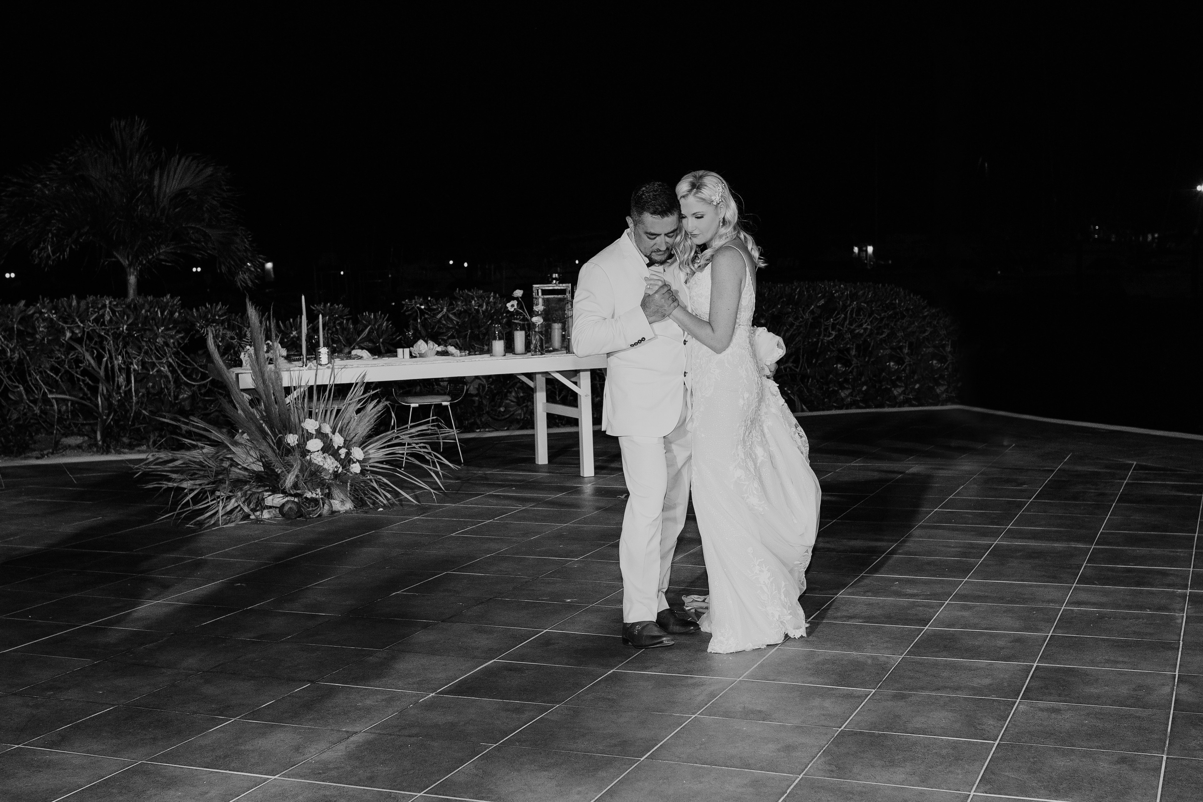 Wedding at the Cancún Hotel Zone celebrated at sunset by IVAE Studios